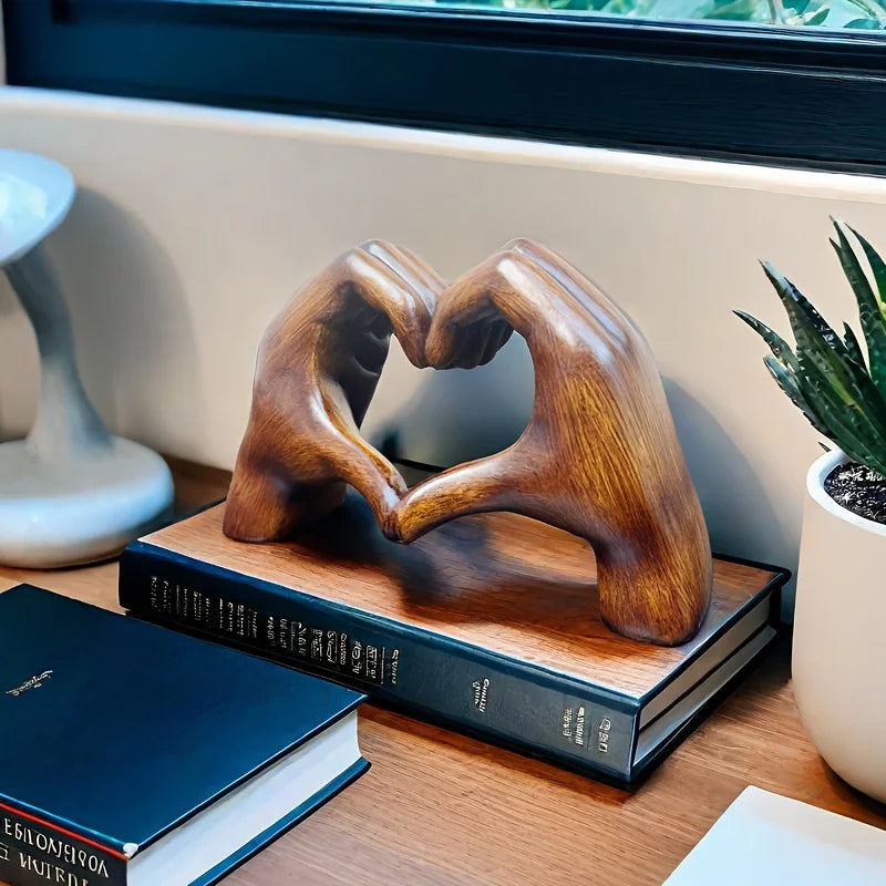 Mother's Day heart-shaped Resin Statue Gift, home living room tabletop, light luxury style decorative ornaments